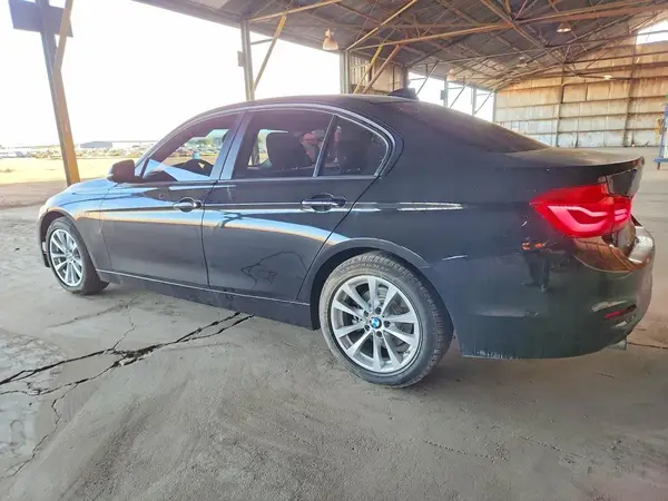 WBA8E1G36HNU18469 2017 BMW 3ER - Image 2