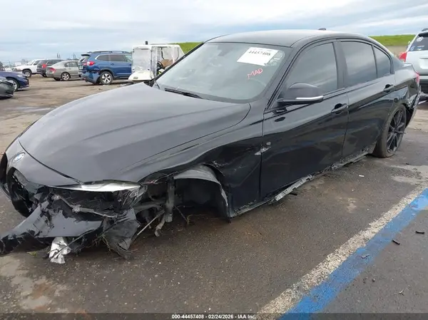 WBA8E1G36HNU18939 2017 BMW 3ER - Image 2