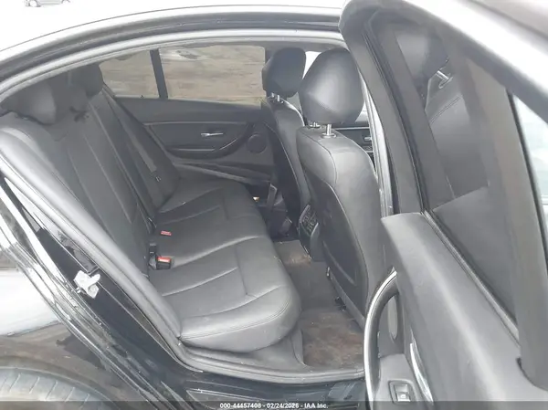 WBA8E1G36HNU18939 2017 BMW 3ER - Image 8