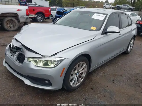 WBA8E1G37HNU15659 2017 BMW 3ER - Image 2
