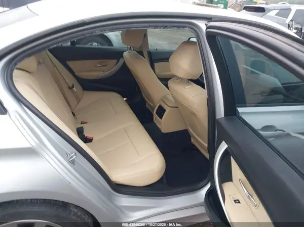 WBA8E1G37HNU15659 2017 BMW 3ER - Image 8