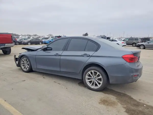 WBA8E1G37HNU15712 2017 BMW 3ER - Image 2