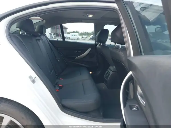 WBA8E1G37HNU15743 2017 BMW 3ER - Image 8
