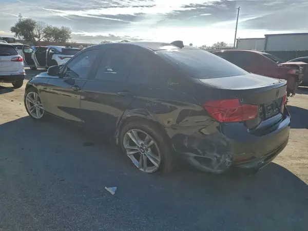 WBA8E1G37HNU16584 2017 BMW 3ER - Image 2