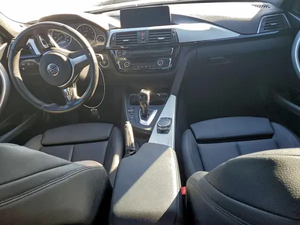 WBA8E1G37HNU16584 2017 BMW 3ER - Image 8