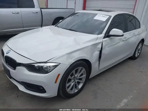 WBA8E1G37HNU16875 2017 BMW 3ER - Image 2