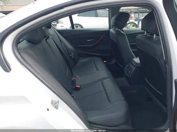 WBA8E1G37HNU17489 2017 BMW 3ER - Image 8
