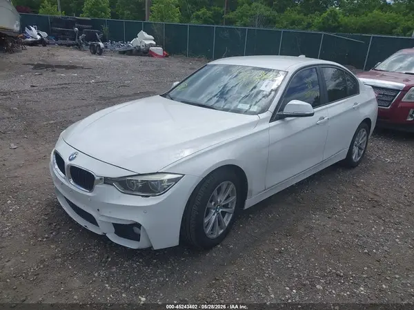 WBA8E1G37HNU17573 2017 BMW 3ER - Image 2