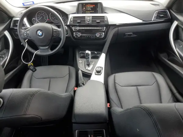 WBA8E1G37HNU17993 2017 BMW 3ER - Image 8