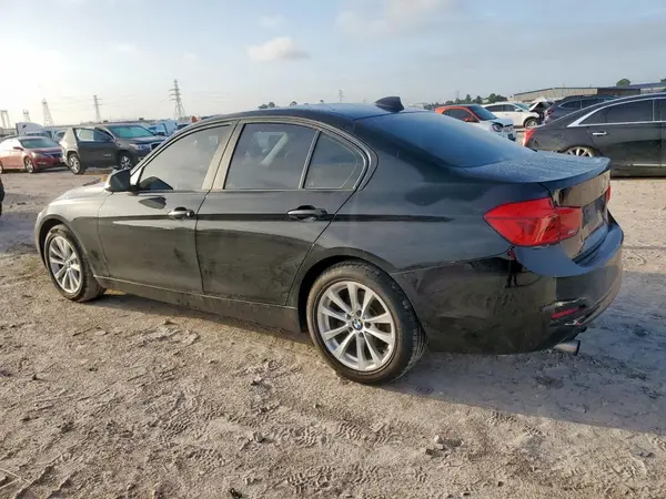 WBA8E1G37HNU18125 2017 BMW 3ER - Image 2