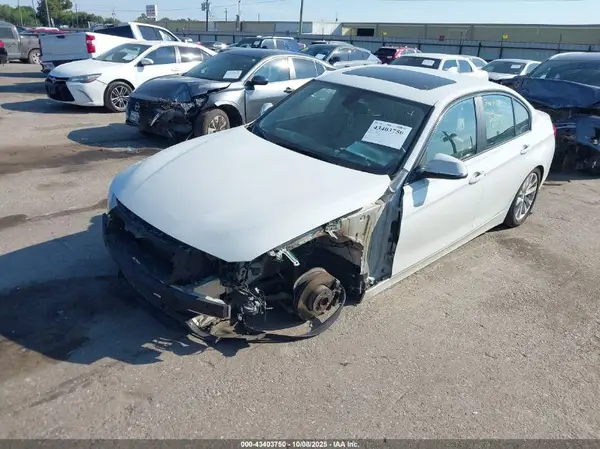 WBA8E1G37HNU18187 2017 BMW 3ER - Image 2