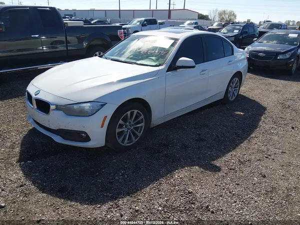 WBA8E1G37HNU18223 2017 BMW 3ER - Image 2