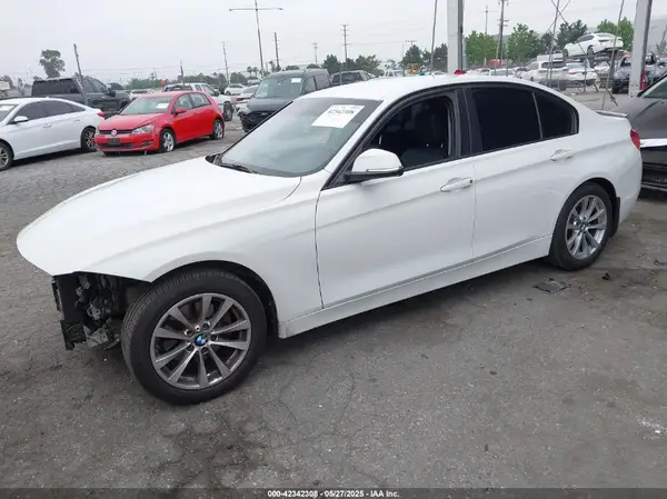 WBA8E1G38HNU15749 2017 BMW 3ER - Image 2