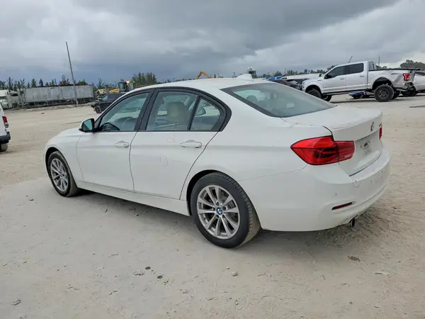 WBA8E1G38HNU16657 2017 BMW 3ER - Image 2