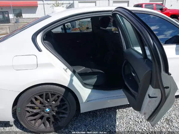 WBA8E1G38HNU16934 2017 BMW 3ER - Image 8