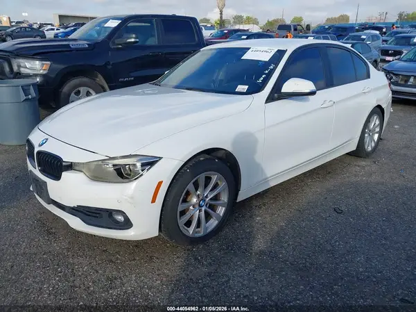 WBA8E1G38HNU17517 2017 BMW 3ER - Image 2