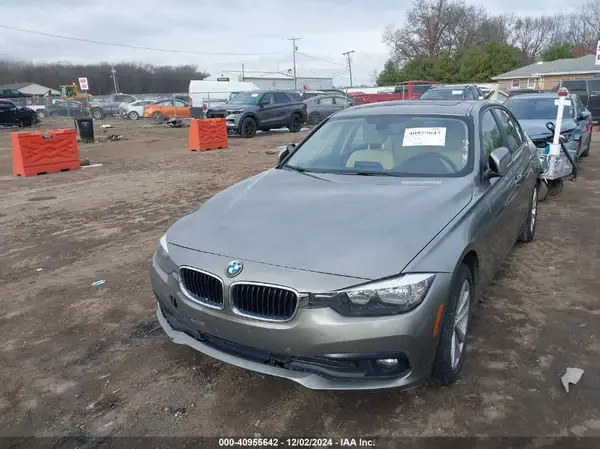 WBA8E1G38HNU18201 2017 BMW 3ER - Image 2