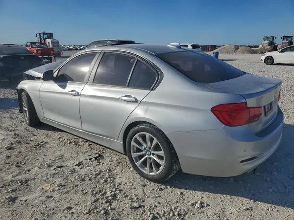 WBA8E1G39HNU17722 2017 BMW 3ER - Image 2
