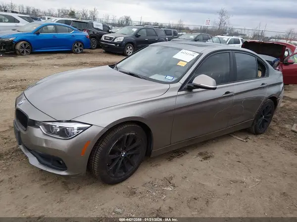 WBA8E1G39HNU18210 2017 BMW 3ER - Image 2