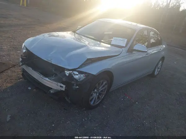 WBA8E1G39HNU18403 2017 BMW 3ER - Image 2