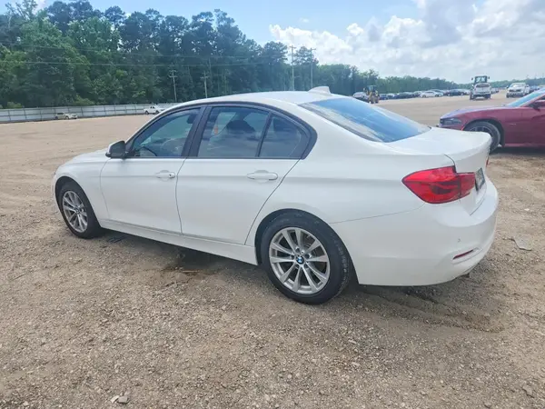 WBA8E1G39HNU18904 2017 BMW 3ER - Image 2