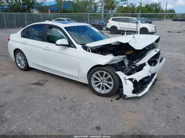 WBA8E1G3XHNU15820 2017 BMW 3ER - Image 1