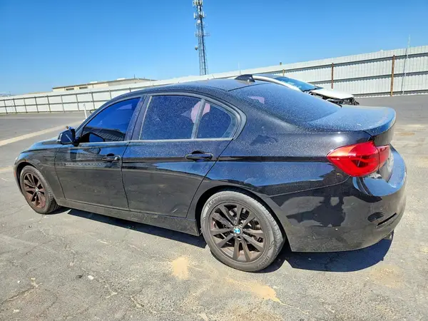 WBA8E1G3XHNU16417 2017 BMW 3ER - Image 2