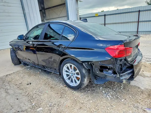 WBA8E1G3XHNU17695 2017 BMW 3ER - Image 2