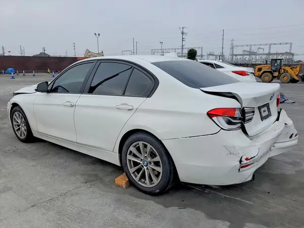WBA8E1G50GNT38018 2016 BMW 3ER - Image 2