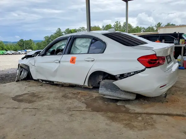 WBA8E1G50JNU89335 2018 BMW 3ER - Image 2