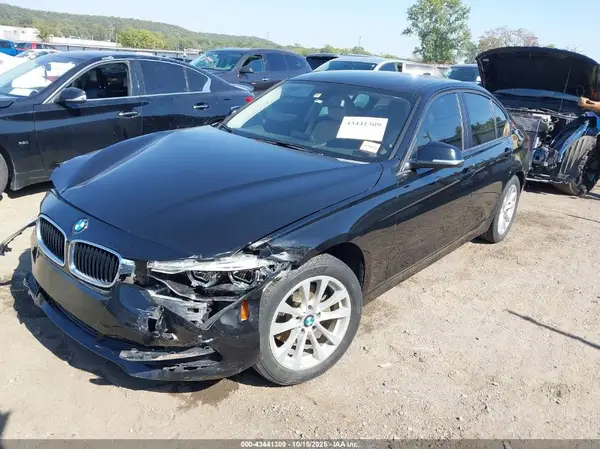 WBA8E1G50JNU90758 2018 BMW 3ER - Image 2