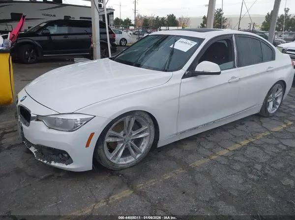 WBA8E1G50JNU91893 2018 BMW 3ER - Image 2