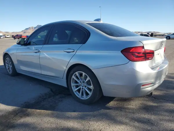 WBA8E1G50JNU92011 2018 BMW 3ER - Image 2
