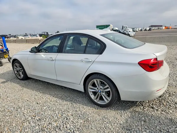 WBA8E1G50JNU92199 2018 BMW 3ER - Image 2