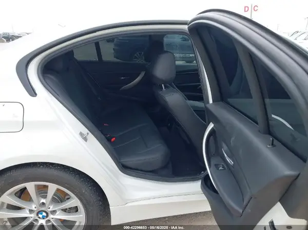 WBA8E1G50JNU92543 2018 BMW 3ER - Image 8