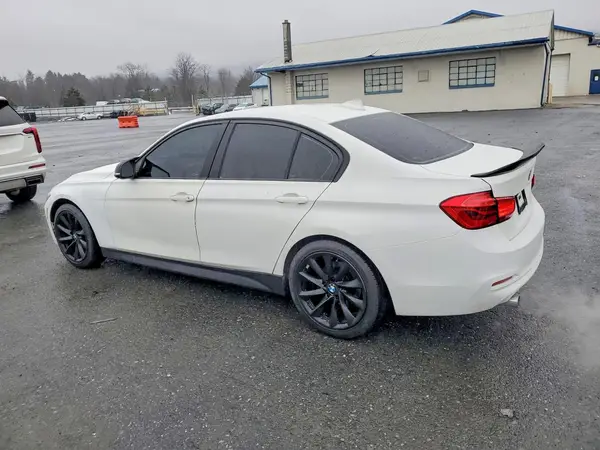 WBA8E1G50JNU93367 2018 BMW 3ER - Image 2