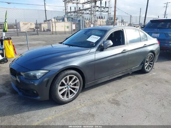 WBA8E1G51HNU13780 2017 BMW 3ER - Image 2
