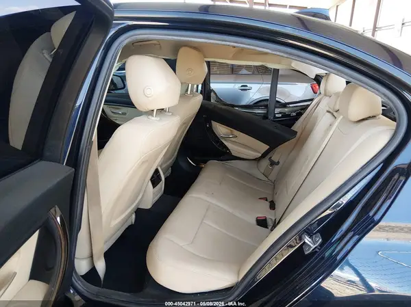 WBA8E1G51HNU13956 2017 BMW 3ER - Image 8