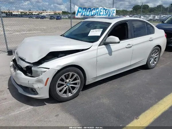 WBA8E1G51HNU15271 2017 BMW 3ER - Image 2