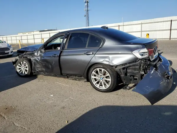 WBA8E1G51JNU88923 2018 BMW 3ER - Image 2