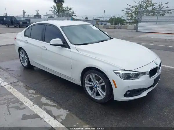 WBA8E1G51JNU88999 2018 BMW 3ER - Image 1