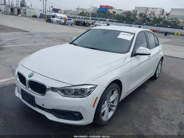 WBA8E1G51JNU88999 2018 BMW 3ER - Image 2