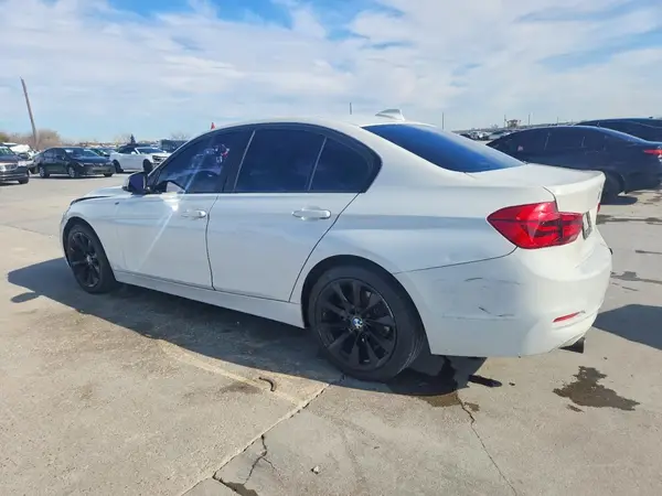WBA8E1G51JNU90557 2018 BMW 3ER - Image 2