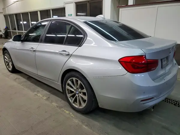 WBA8E1G51JNU90574 2018 BMW 3ER - Image 2