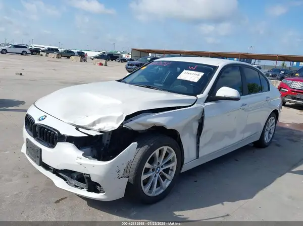 WBA8E1G51JNU91076 2018 BMW 3ER - Image 2