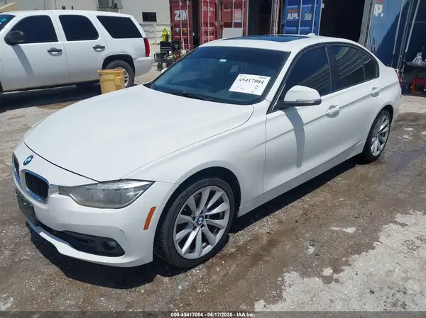 WBA8E1G51JNU92437 2018 BMW 3ER - Image 2