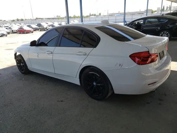 WBA8E1G52HNU13495 2017 BMW 3ER - Image 2