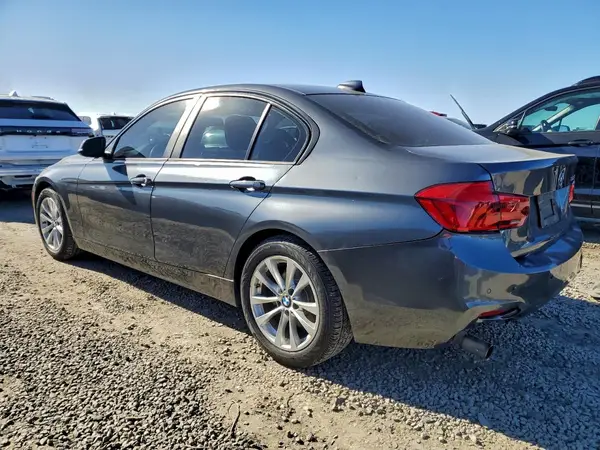 WBA8E1G52HNU13657 2017 BMW 3ER - Image 2