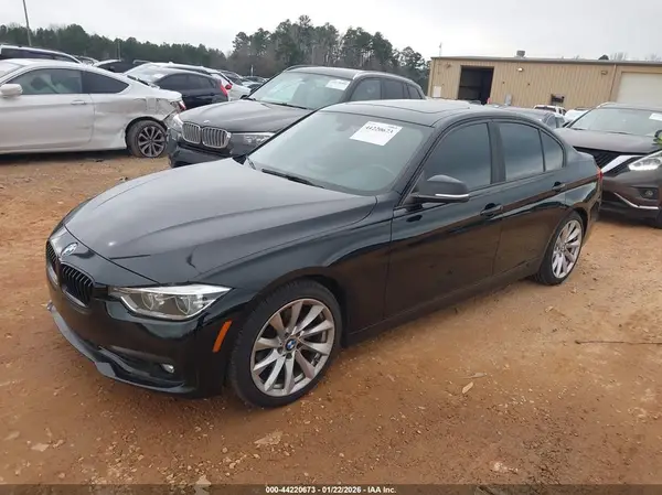 WBA8E1G52JNU88963 2018 BMW 3ER - Image 2