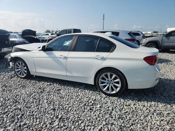 WBA8E1G52JNU89773 2018 BMW 3ER - Image 2
